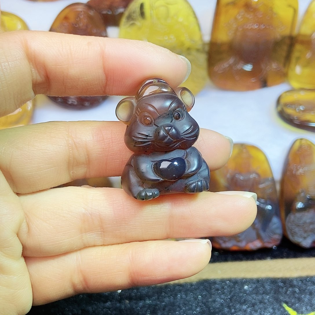 琥珀颈饰未镶嵌鼠