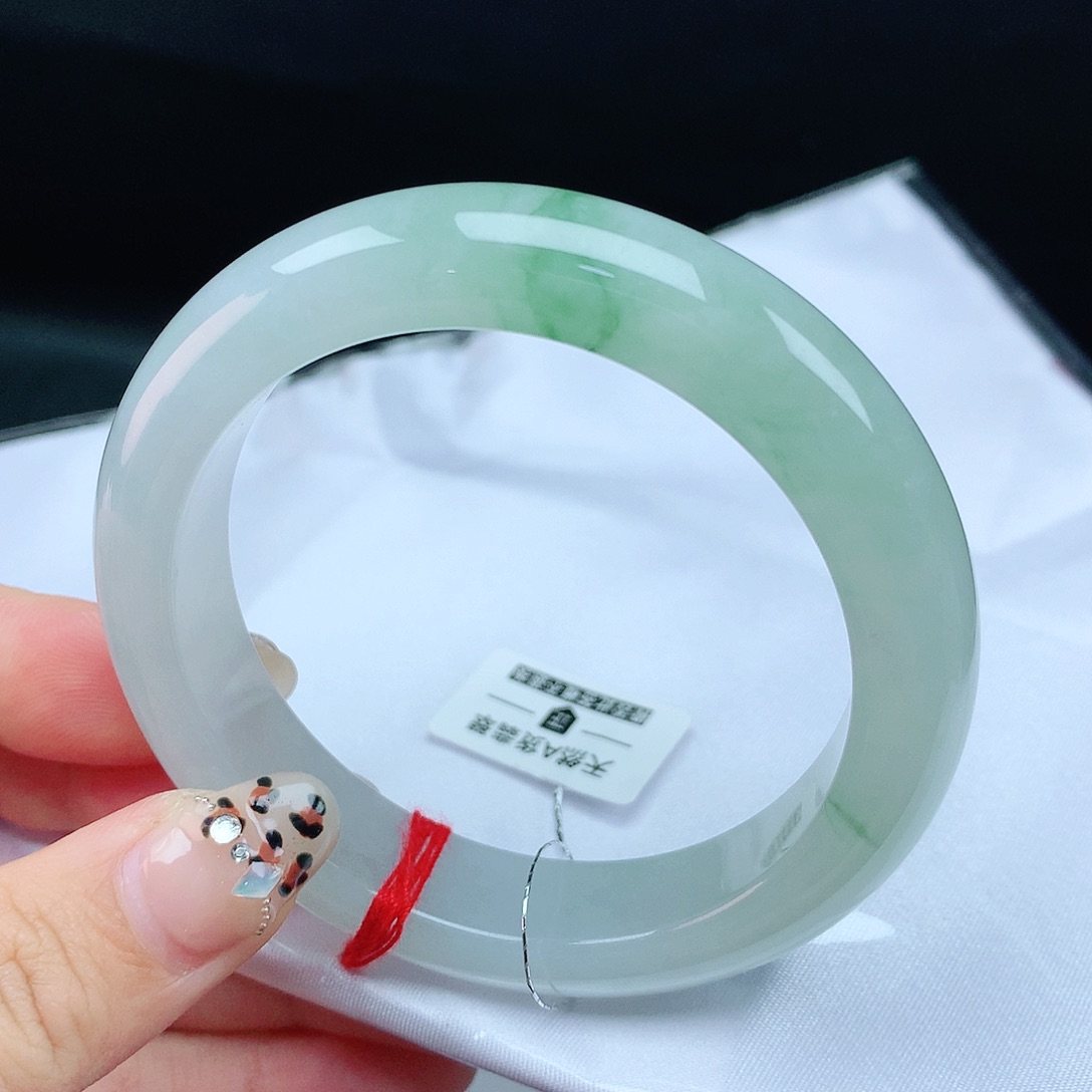 翡翠手镯未镶嵌55圈