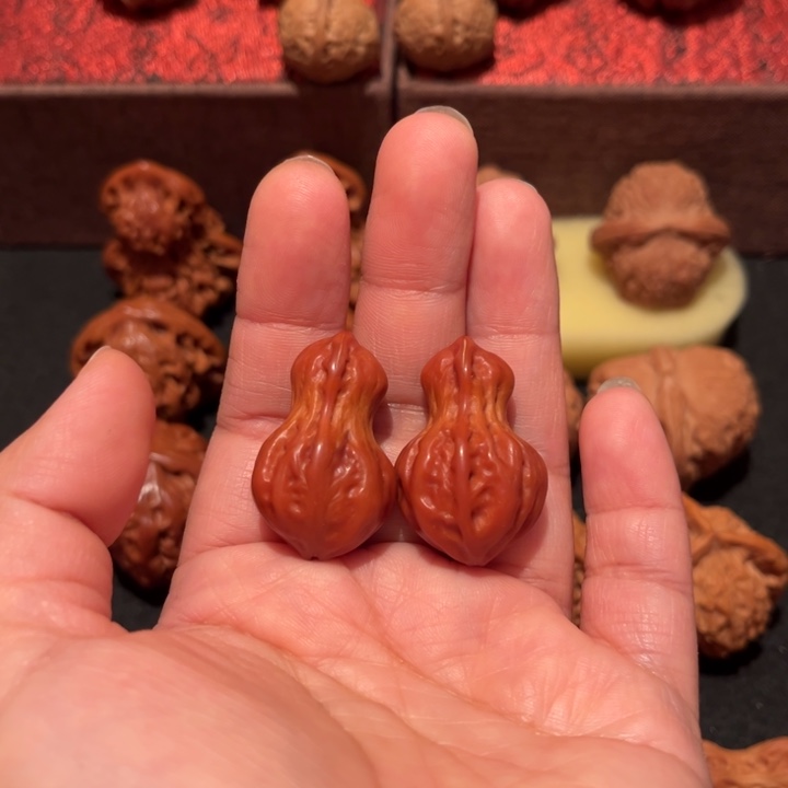 骆***君文玩核桃吊坠小花生葫芦