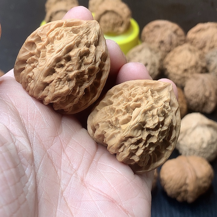 三****文玩核桃吊坠三角野牛