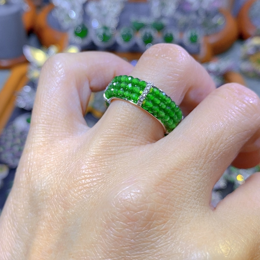 翡翠颈饰银S925镶嵌天然翡翠