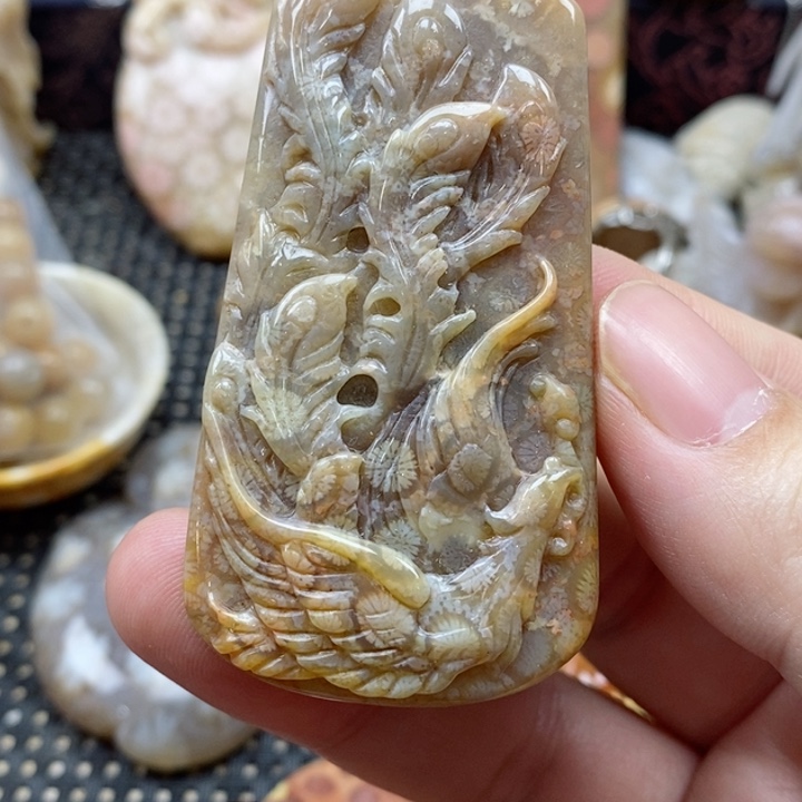 硅化珊瑚（珊瑚玉）颈饰未镶嵌