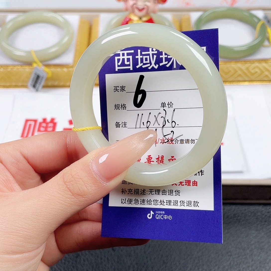 和田玉未镶嵌手镯