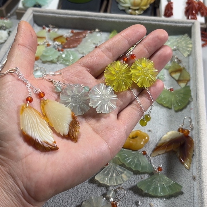蛇纹石玉耳饰未镶嵌