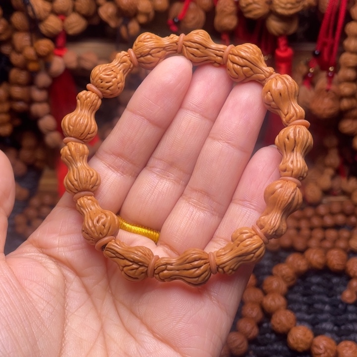 木质类龙纹桃枭挂件