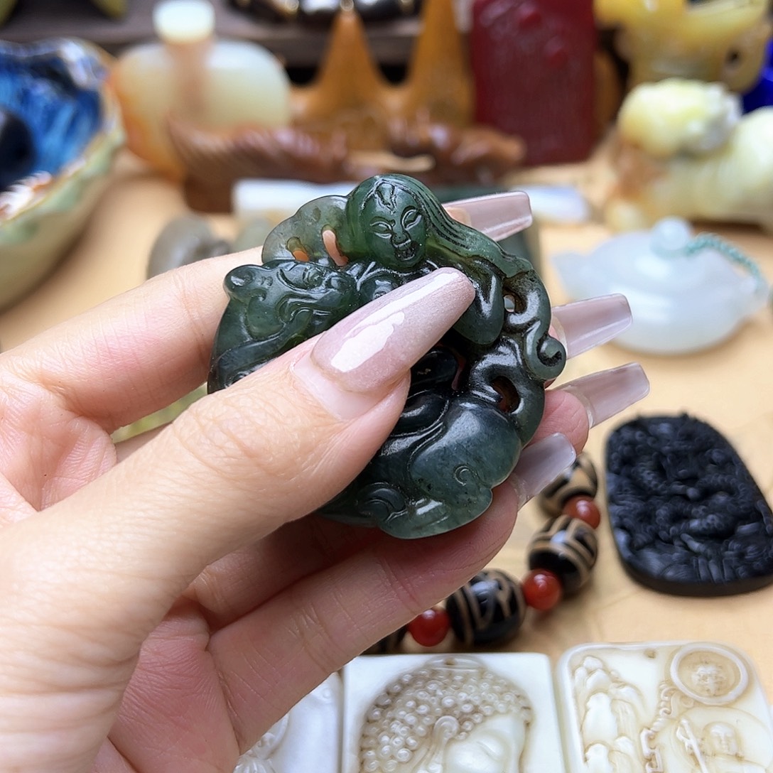 蛇纹石玉未镶嵌颈饰