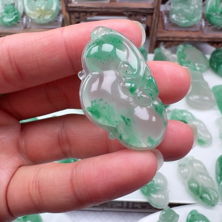 石英质玉未镶嵌颈饰