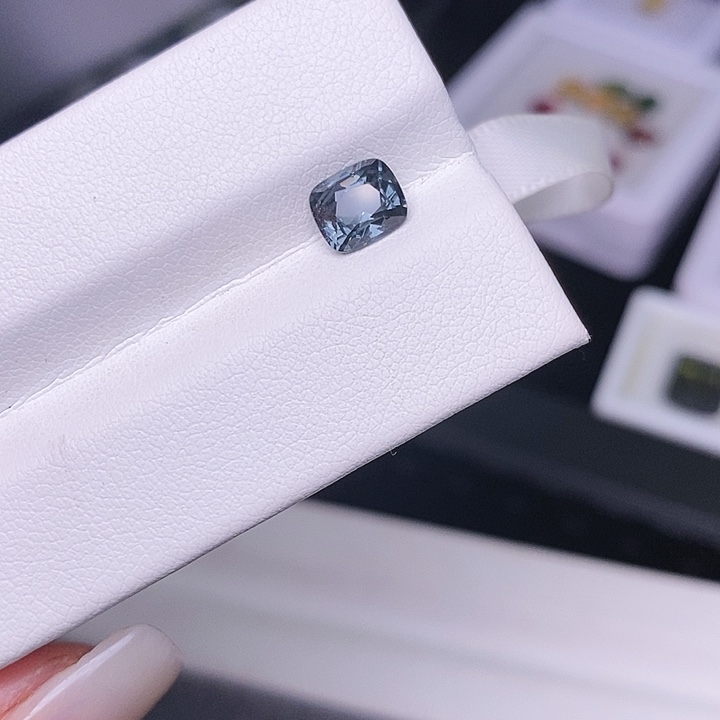 尖晶石裸石未镶嵌