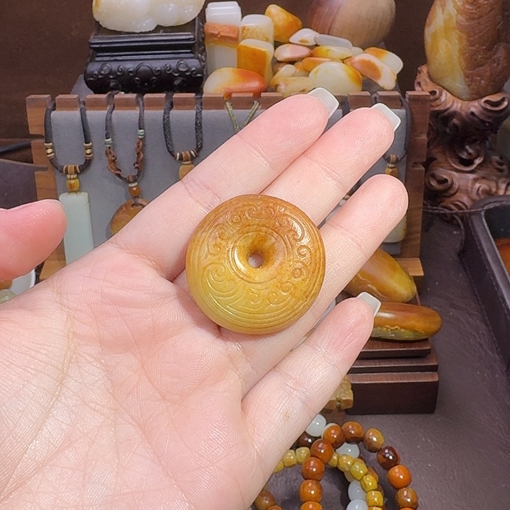 驴***儿和田玉未镶嵌颈饰