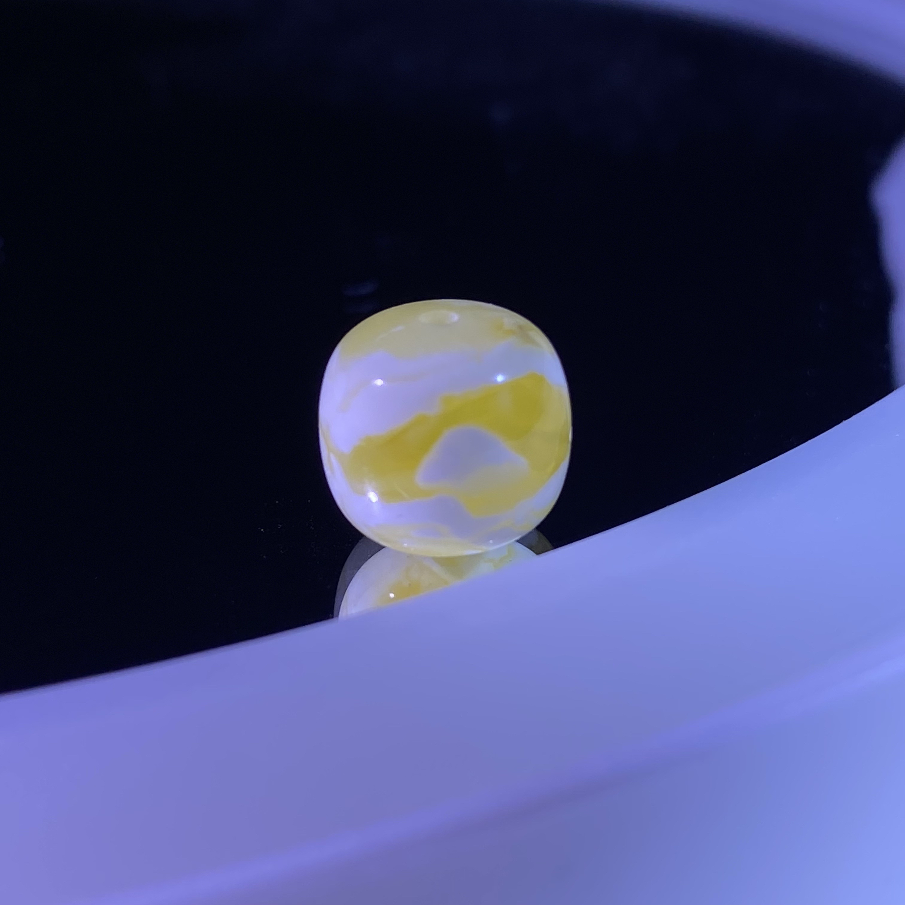 10.2mm漆白透金橘溶洞妖蜜蜡老型 透金意境妖
