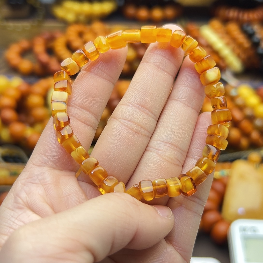 琥珀未镶嵌珠宝奇石多样性发其一