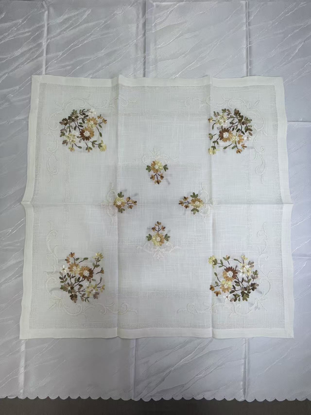 SY鲁纳手绣抽纱85*85厘米工艺品台布桌布欧洲原箱回流清仓D09105