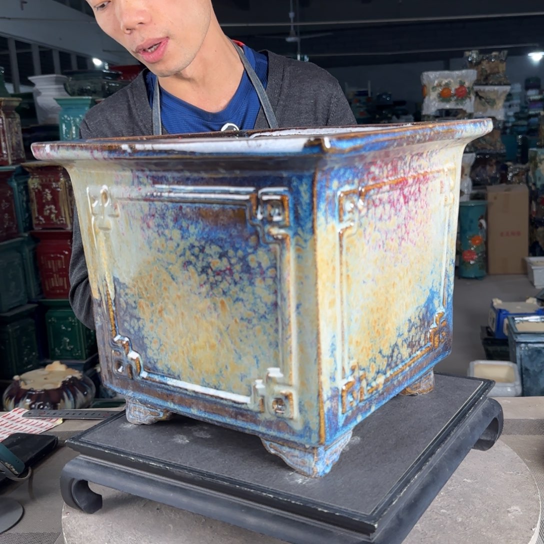 一风堂石湾花盆。盆口收缩微瑕