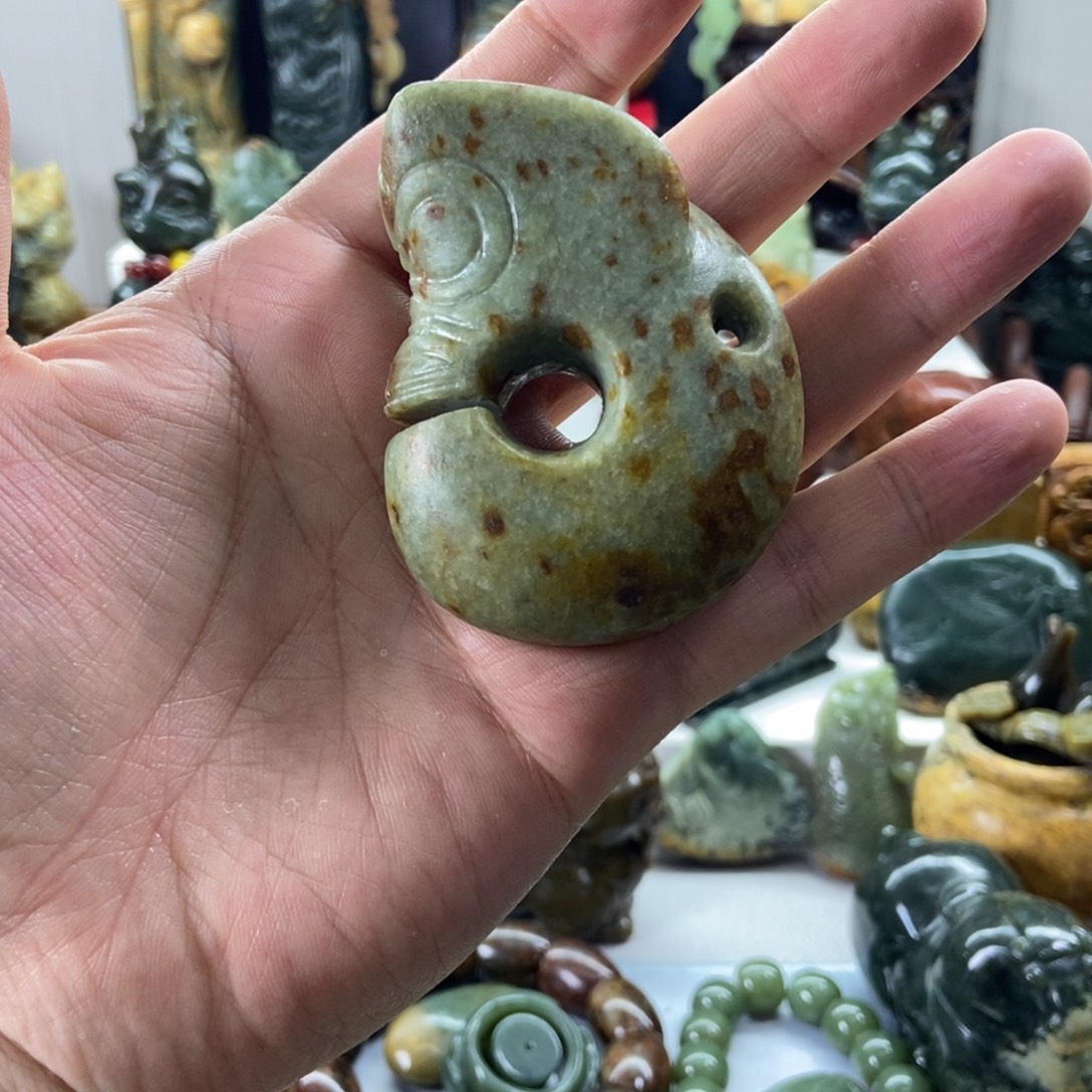 岫岩河磨玉（透闪石质玉）未镶嵌把件