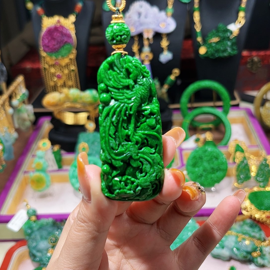 【闪购商品】翡翠吊坠(赠链)未镶嵌凤凰