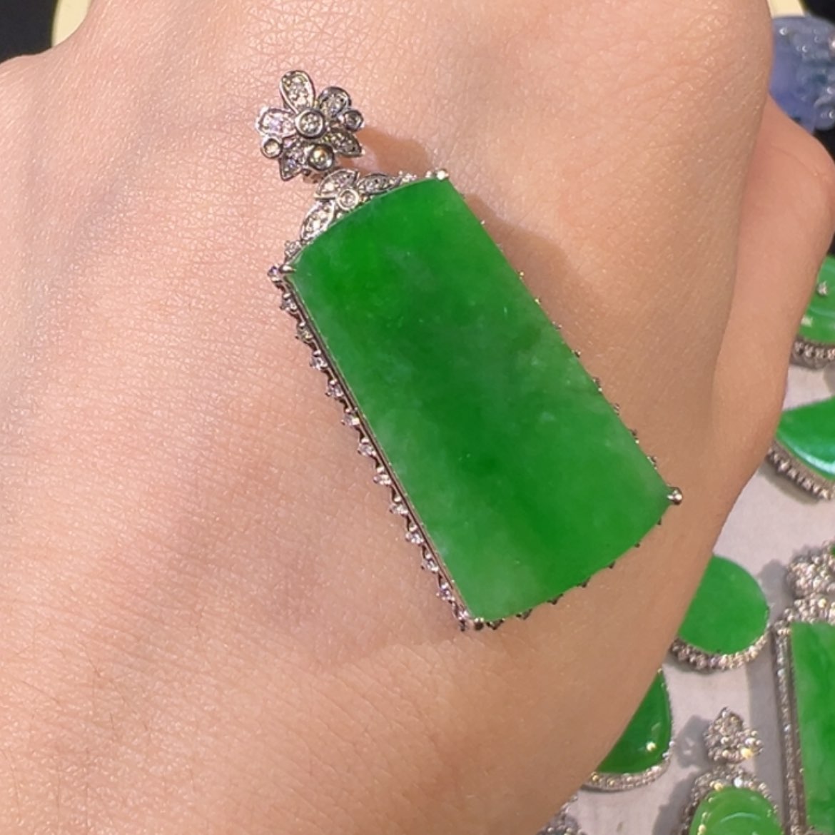 【闪购商品】翡翠颈饰18K金镶嵌缅甸翡翠无事牌