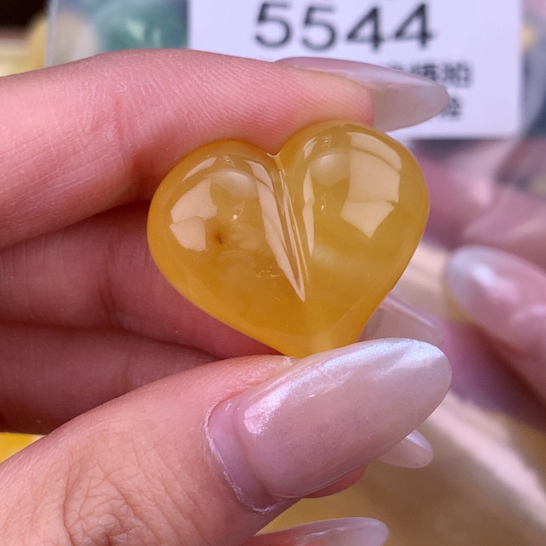 蜜蜡未镶嵌珠宝奇石