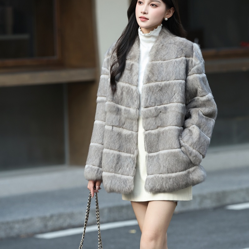 2025新款上市整皮整版时尚百搭皮毛一体V领设计