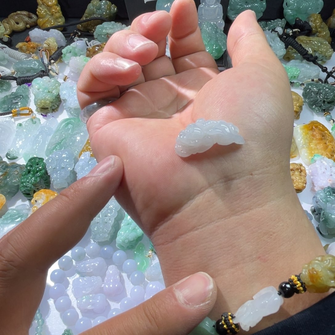 翡翠颈饰未镶嵌天然