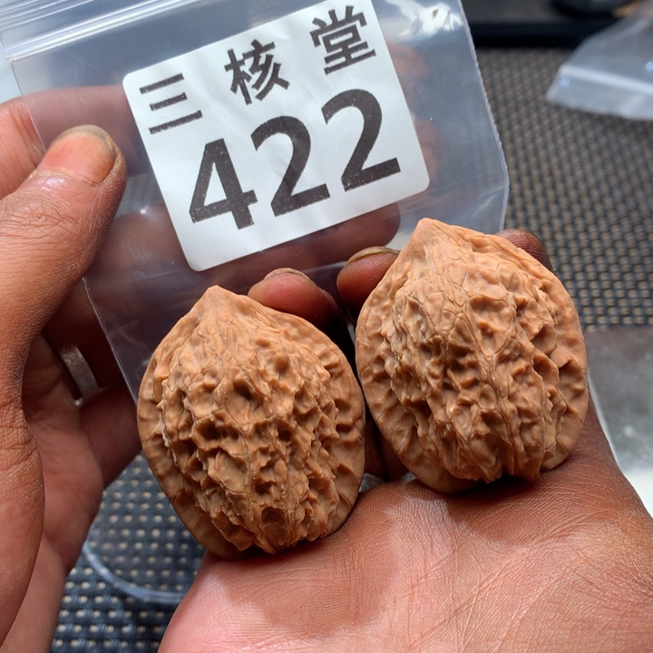 文玩核桃吊坠太古鸡心