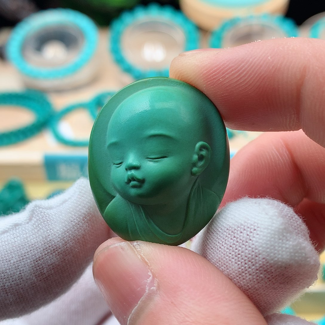 绿松石未镶嵌颈饰