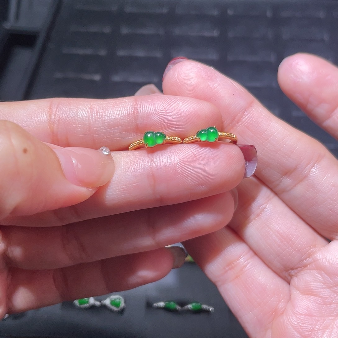 翡翠耳饰18K金镶嵌耳饰