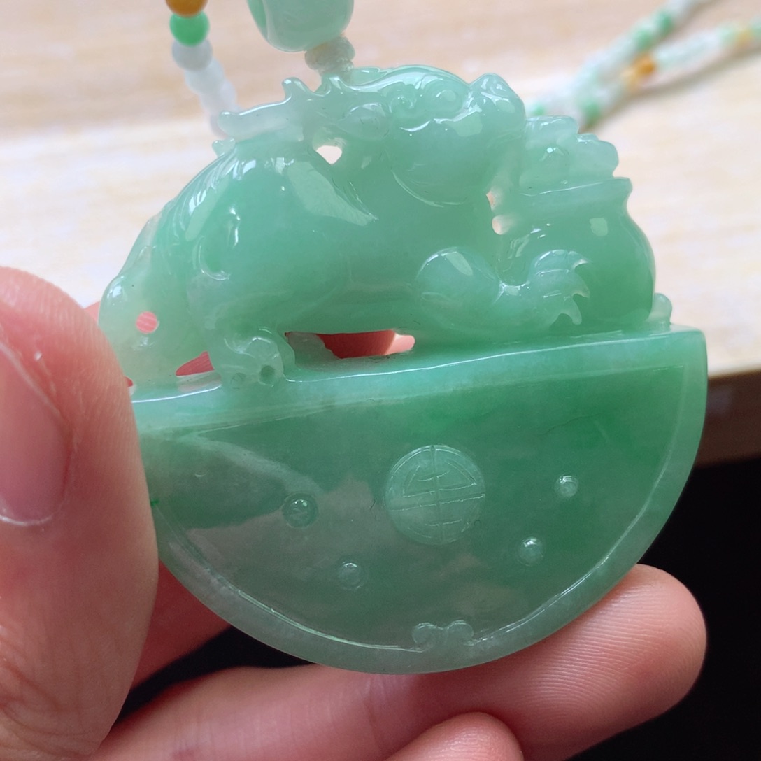 翡翠颈饰未镶嵌吊坠