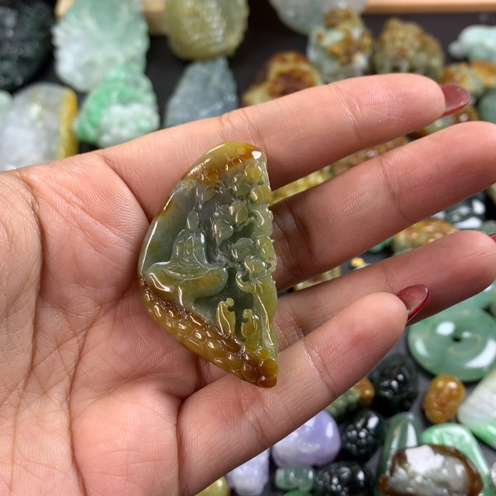 翡翠未镶嵌颈饰悟道