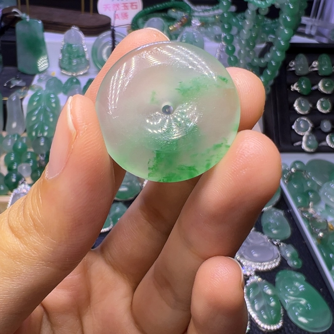 石英质玉（非洲翠）未镶嵌颈饰