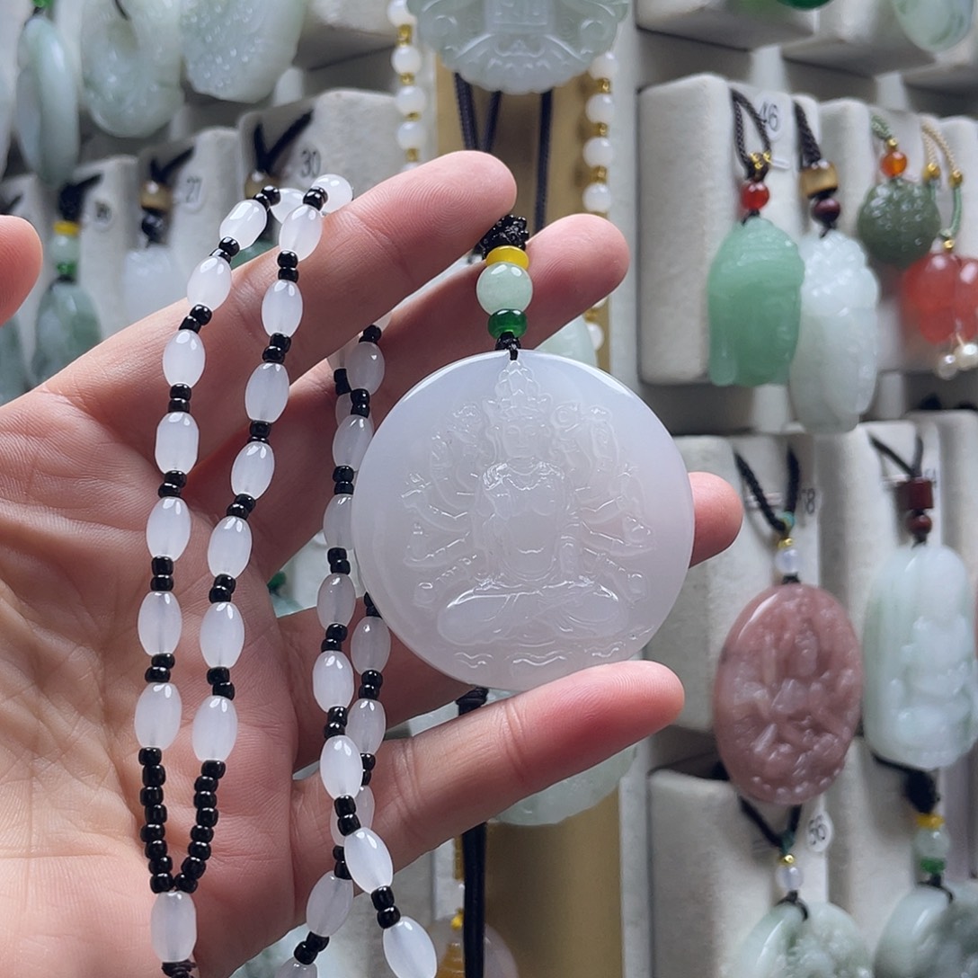 石英质玉（金丝玉）未镶嵌颈饰