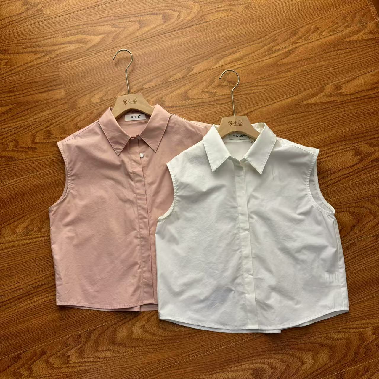 81048余小鱼 【桃桃粉柚】两色甜美POLO领四粒扣背心无袖衬衫女装
