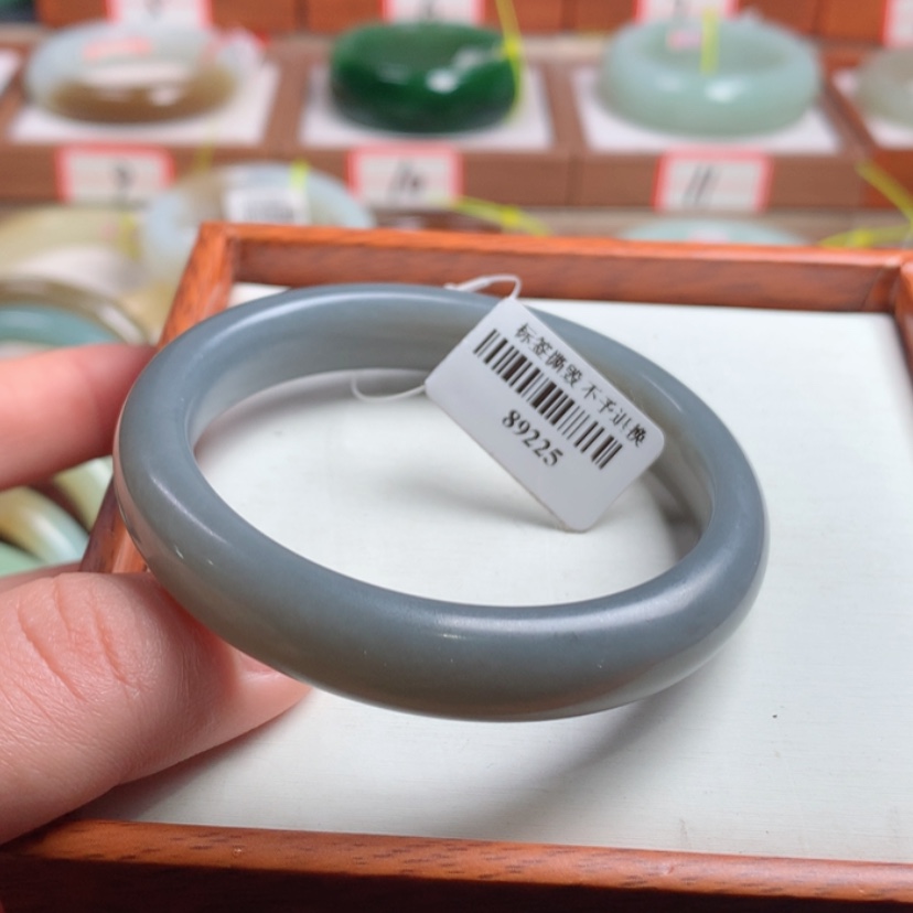【闪购商品】和田玉手镯未镶嵌54
