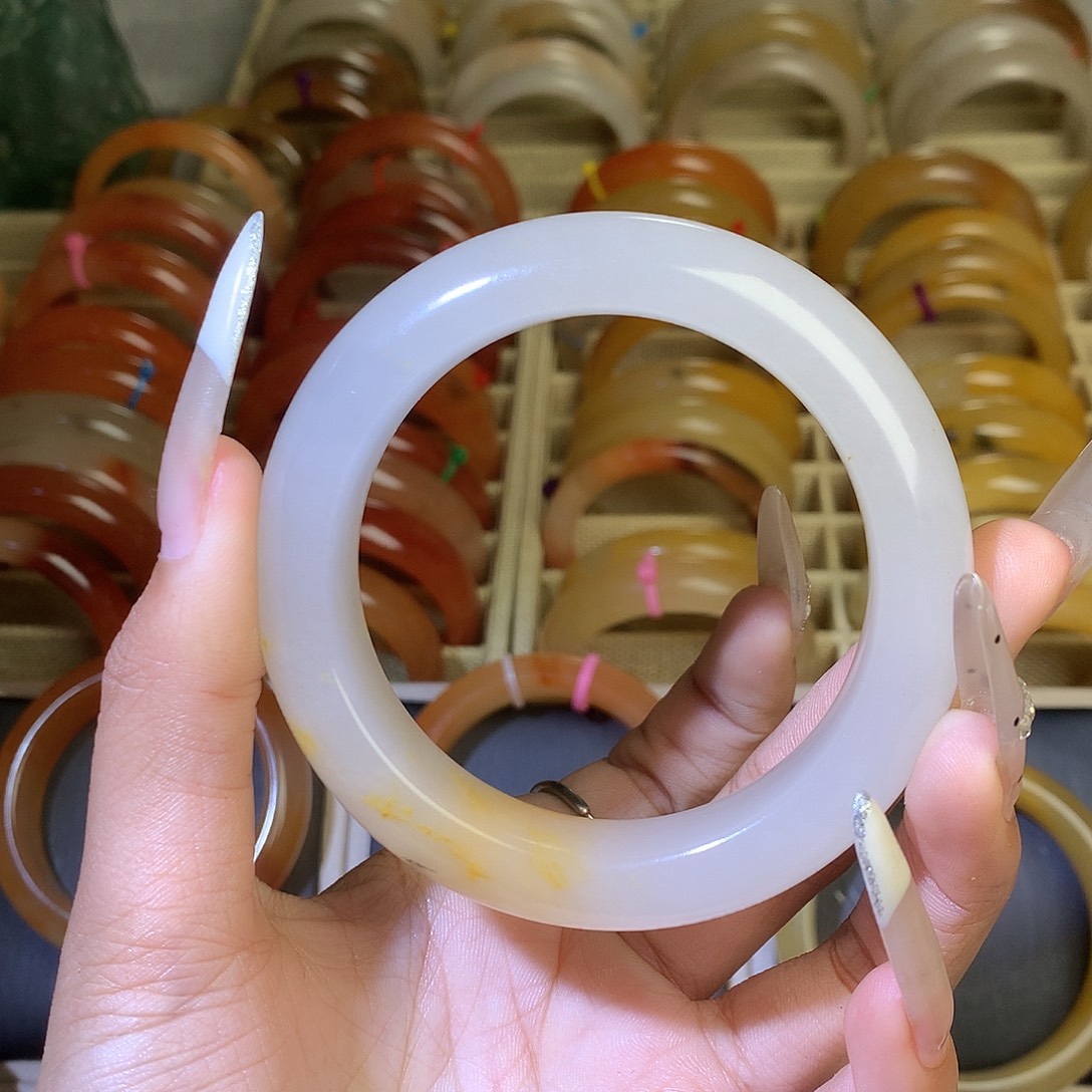 石英质玉未镶嵌手镯