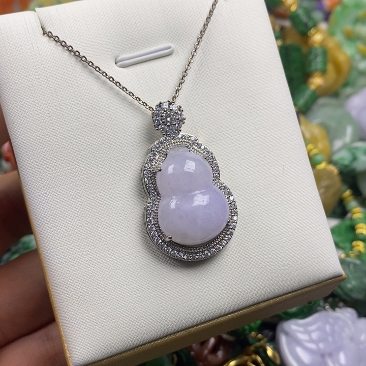 翡翠未镶嵌吊坠(赠链)