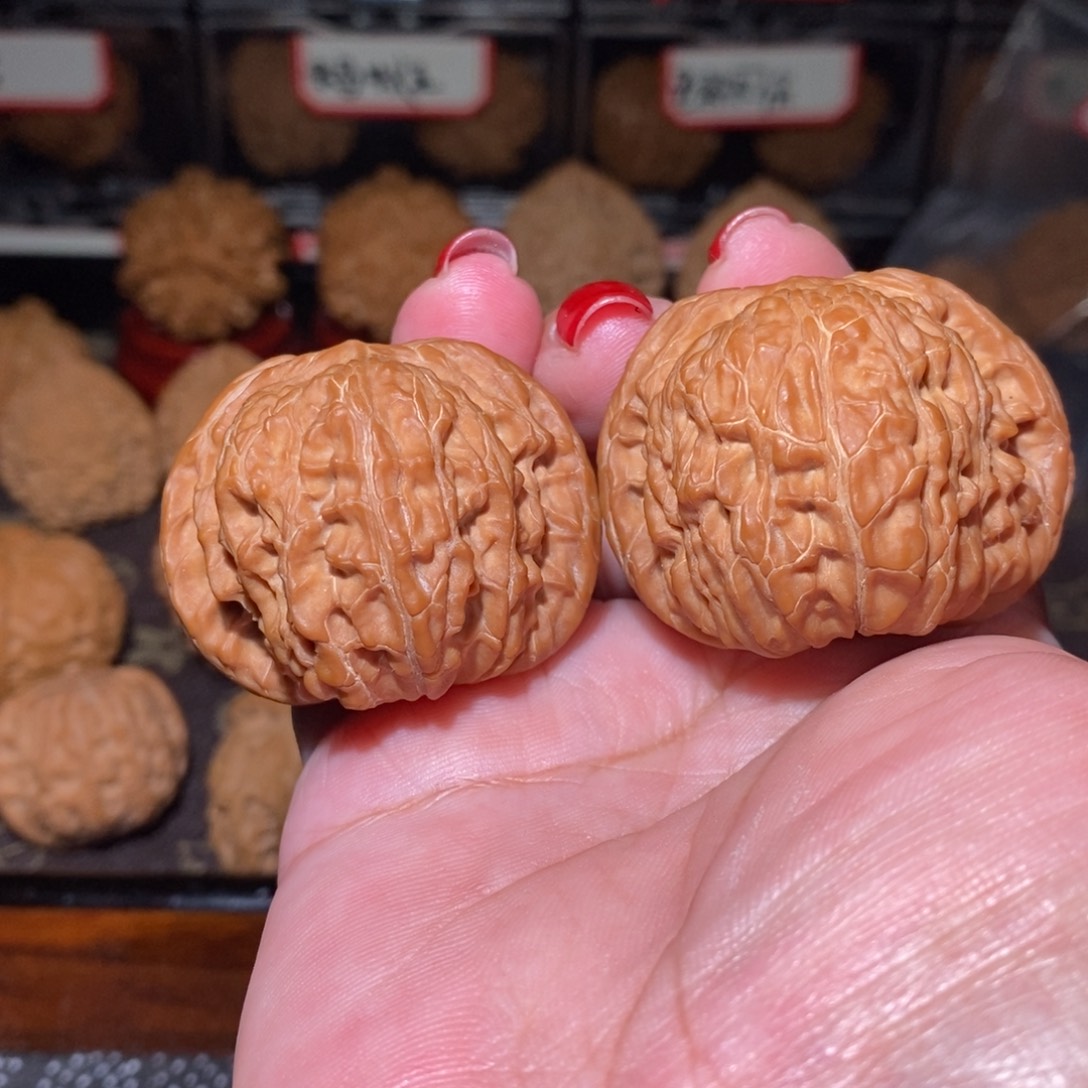 凌***点把件文玩核桃磨盘