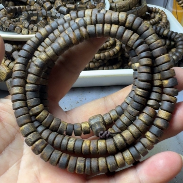 沉香手串电****设乌身手串32克