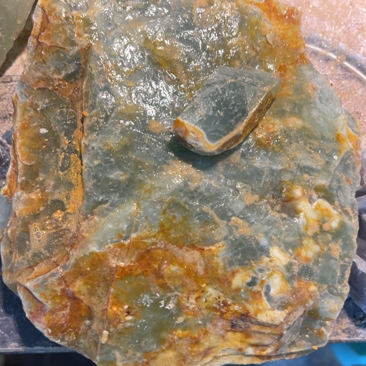 蛇纹石玉未镶嵌珠宝奇石