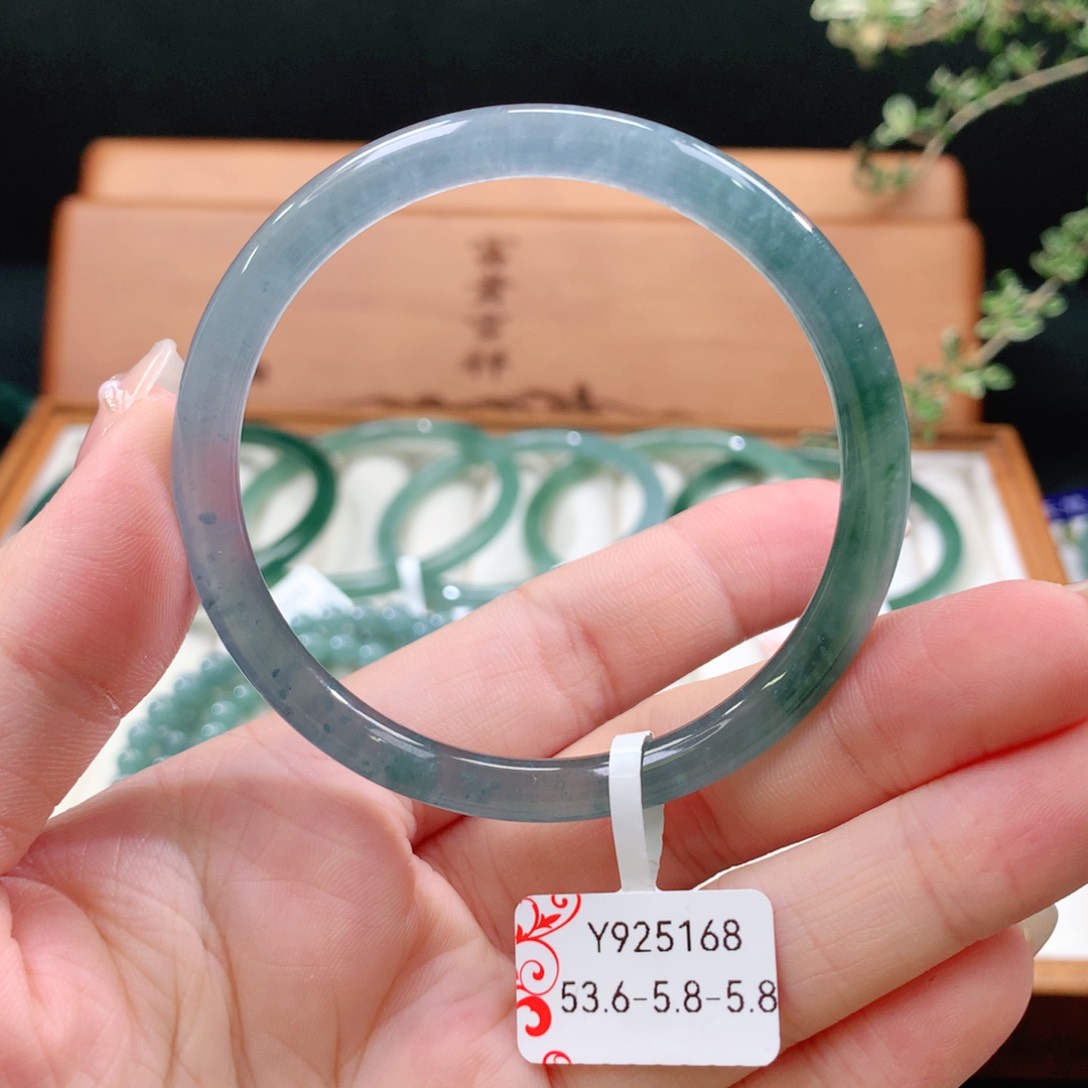 翡翠手镯未镶嵌天然