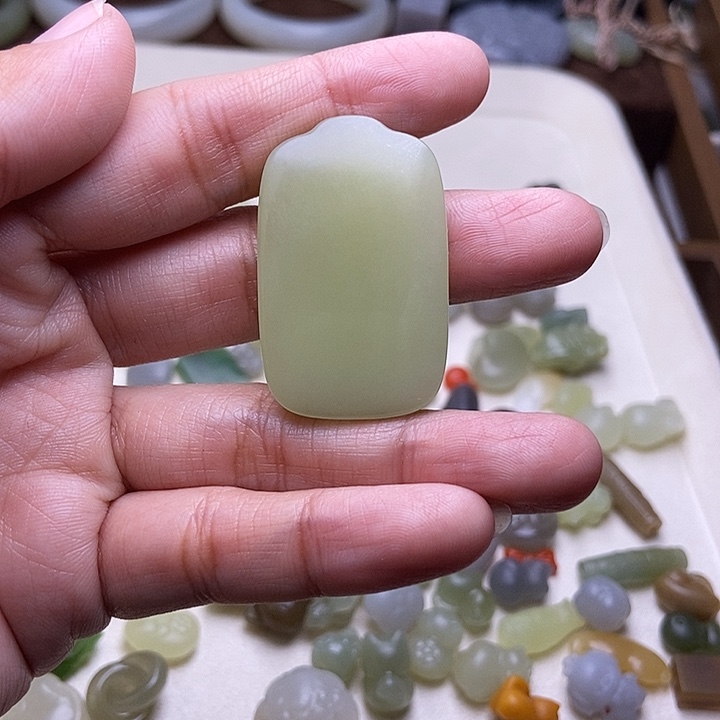 大***）和田玉未镶嵌颈饰