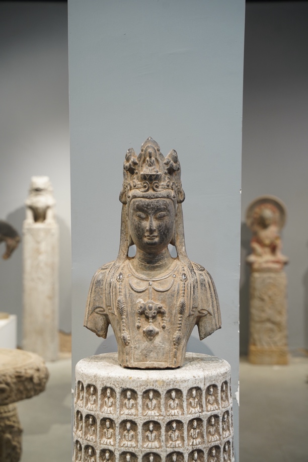 黑青石-半身雕塑（细腻生动）