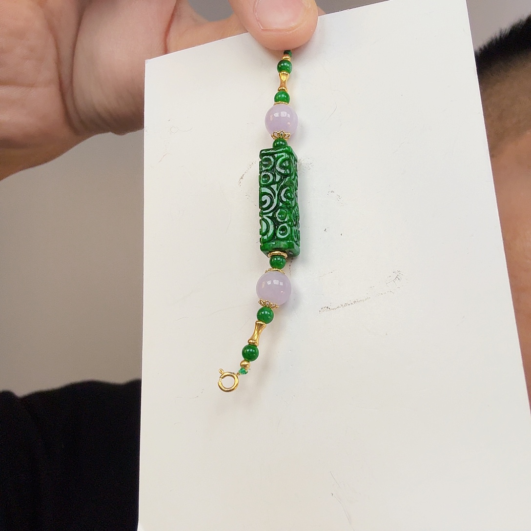 A***享翡翠18K金镶嵌颈饰一件