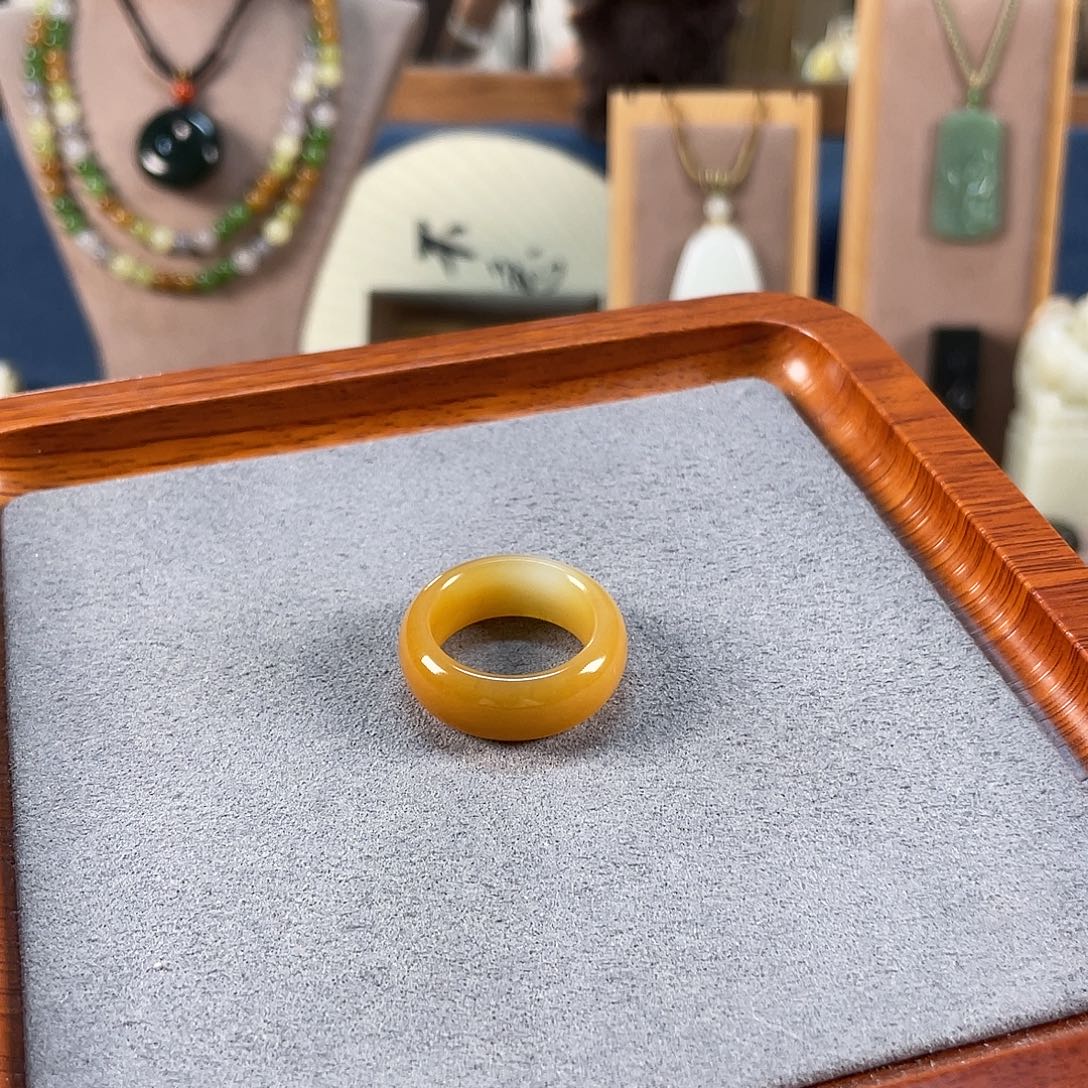 和田玉未镶嵌戒指