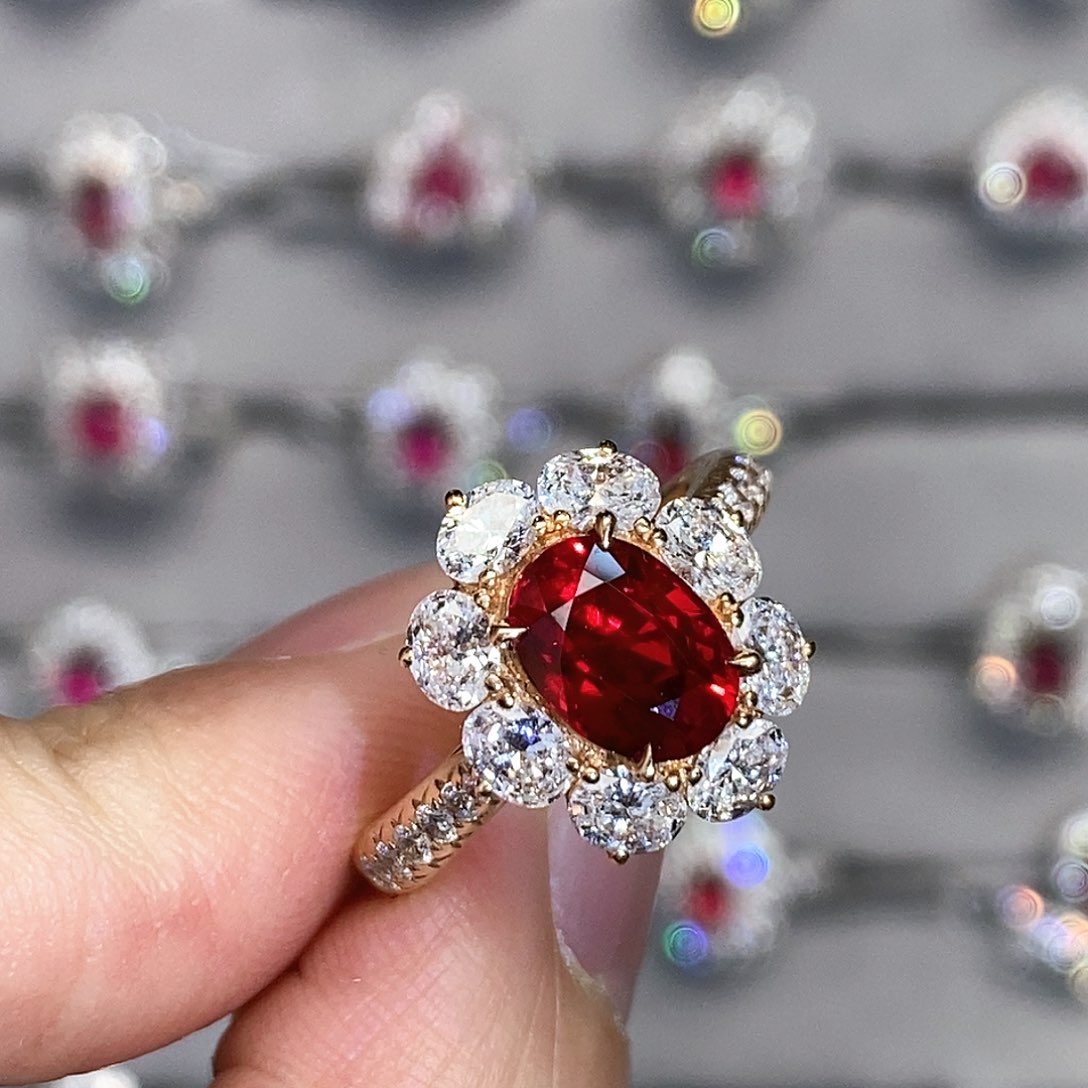 红宝石戒指18K金镶嵌2.15ct