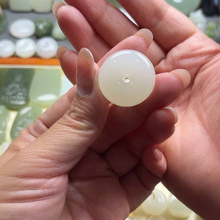 颈饰未镶嵌和田玉