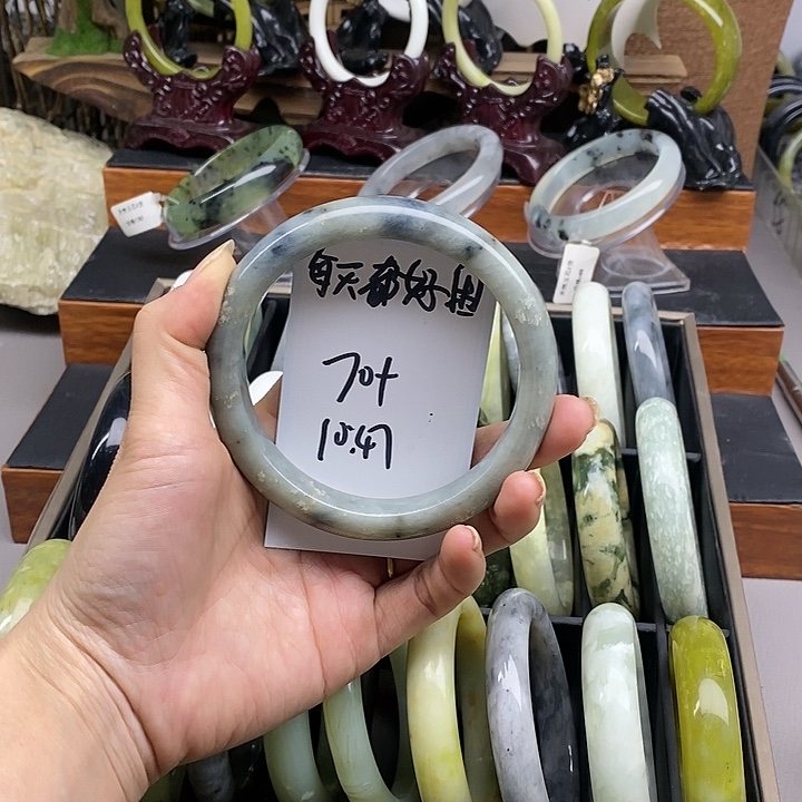 蛇纹石玉未镶嵌手镯