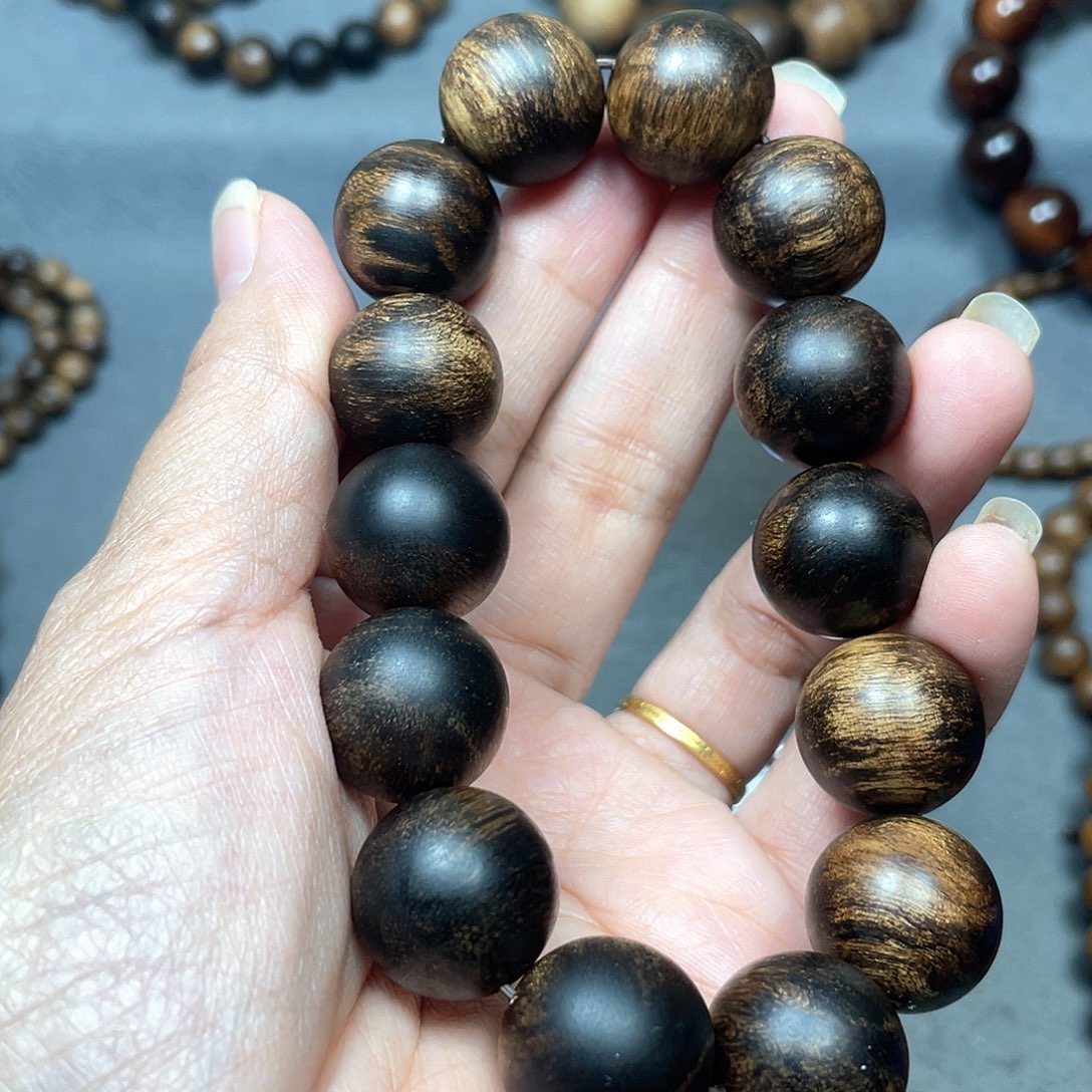 沉香手串白棋瘤疤1.6