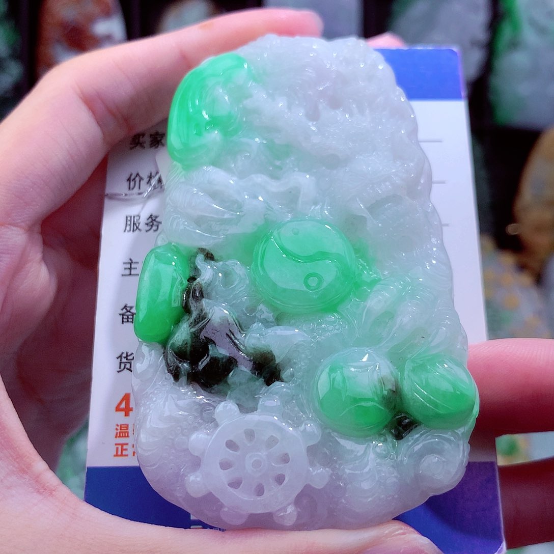 翡翠未镶嵌颈饰挂件