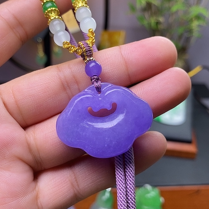 翡翠未镶嵌吊坠(赠链)