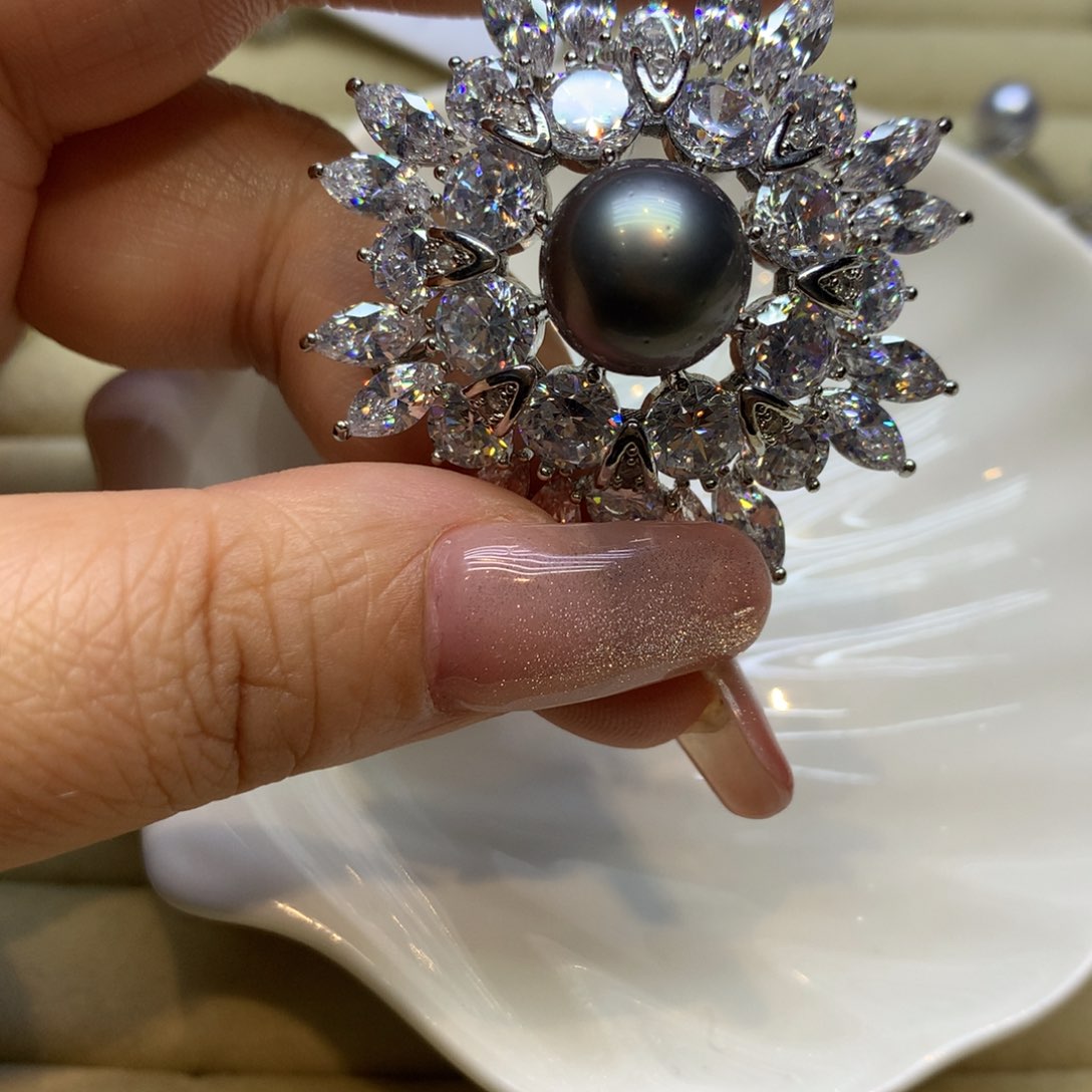 未镶嵌胸饰海水珍珠