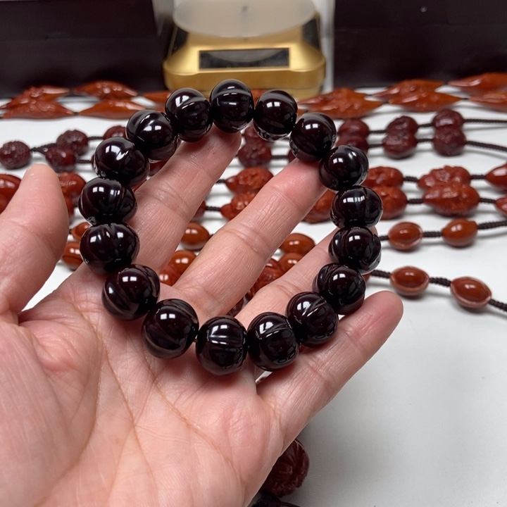 涛***哥橄榄核吊坠猴头手串